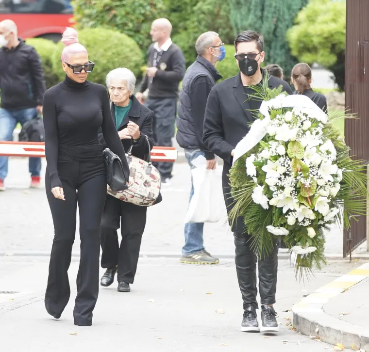 Srpska estrada bila je zavijena u crno: Pogledajte kako su se zvijezde oprostile od Marine Tucaković