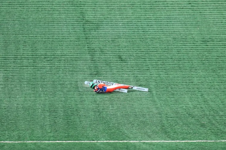 Stravični pad zaledio krv u žilama, odzvanjali su krici: Jezivi kadrovi obilaze svijet, Evi su uni&scaron;teni snovi