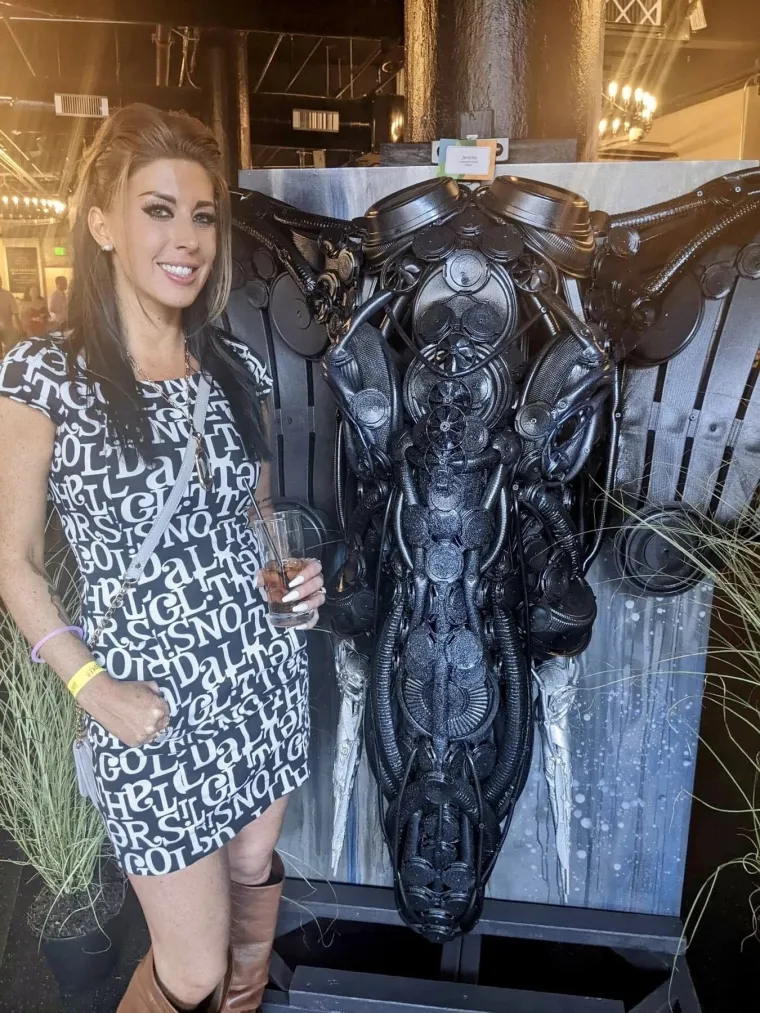 Od smeća izrađuje umjetnička djela koja oduzimaju dah: Nevjerojatno &scaron;to je sve stvorila svojim rukama