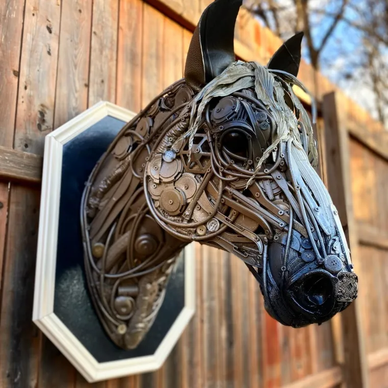 Od smeća izrađuje umjetnička djela koja oduzimaju dah: Nevjerojatno &scaron;to je sve stvorila svojim rukama