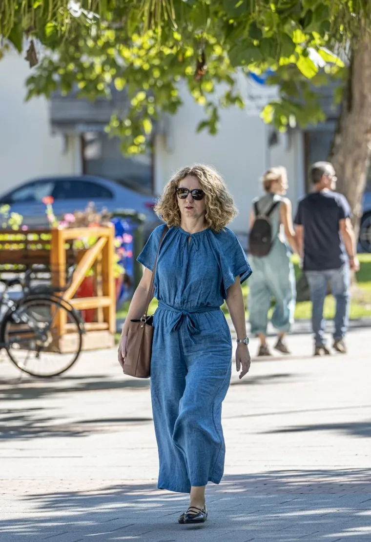 Stilski i filmski od glave do pete: Zgodna plavuša elegantnom kombinacijom užarila Karlovac