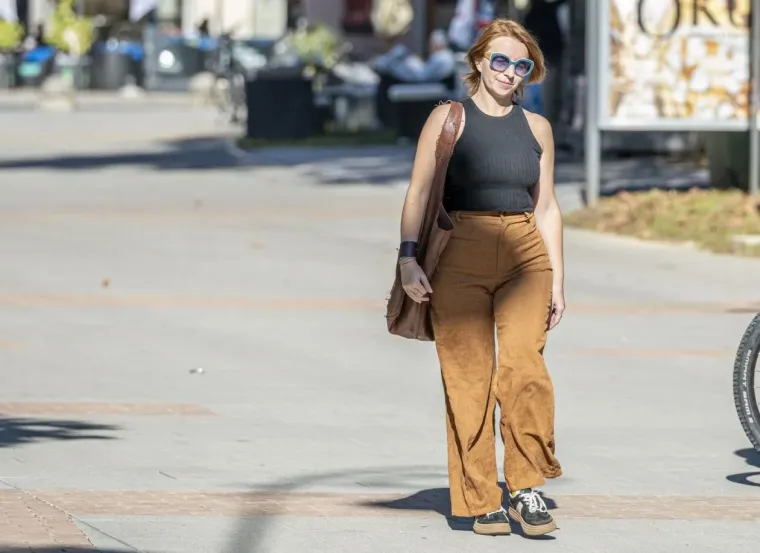 Stilski i filmski od glave do pete: Zgodna plavuša elegantnom kombinacijom užarila Karlovac