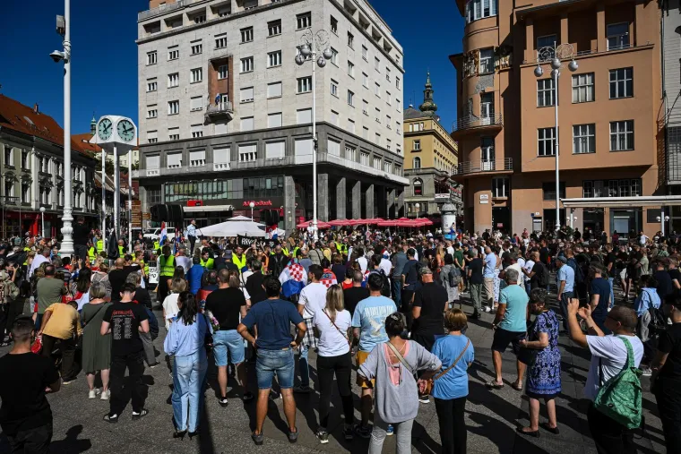 Okupirali glavni zagrebački trg, a nisu molitelji: 'Nismo ustaše, ali ćemo ustati'