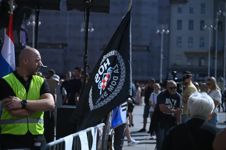 Okupirali glavni zagrebački trg, a nisu molitelji: 'Nismo ustaše, ali ćemo ustati'