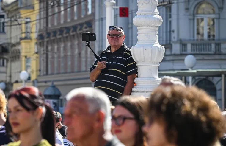 Okupirali glavni zagrebački trg, a nisu molitelji: 'Nismo ustaše, ali ćemo ustati'