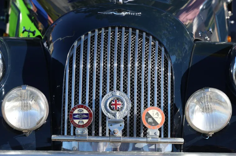 Invazija turista na hrvatski grad, a uglancani oldtimeri privlačili poglede