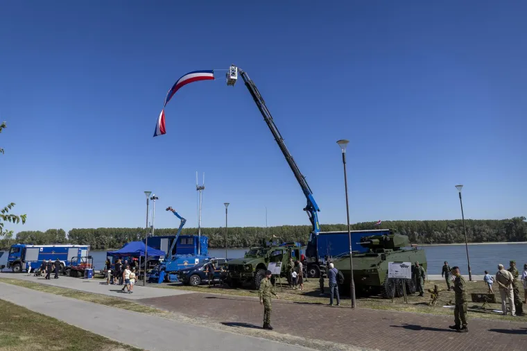 Rafalei grmili iznad Vukovara: Hrvatska vojska pokazala čime raspolaže