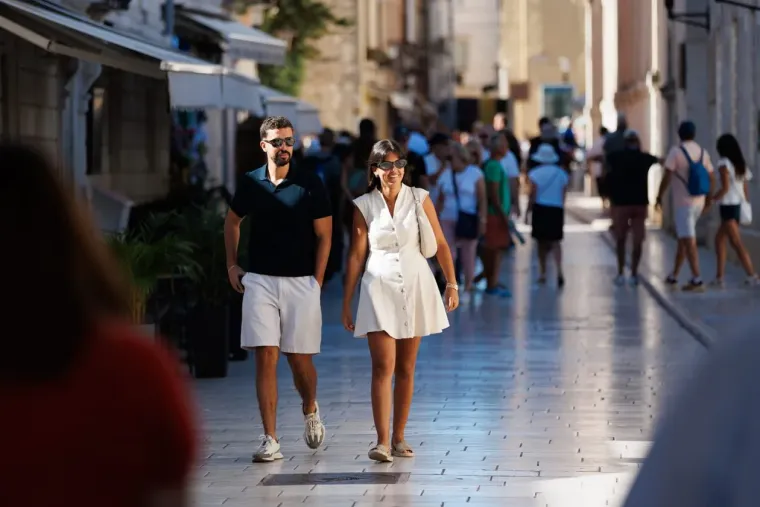 Plavuša za kojom su se svi okretali: Djevojka vitke linije nije mogla proći nezamijećeno