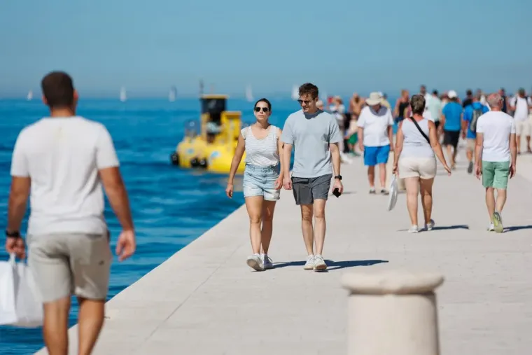 Plavu&scaron;a za kojom su se svi okretali: Djevojka vitke linije nije mogla proći nezamijećeno