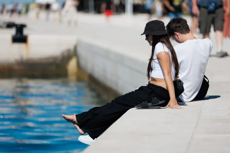 Plavu&scaron;a za kojom su se svi okretali: Djevojka vitke linije nije mogla proći nezamijećeno