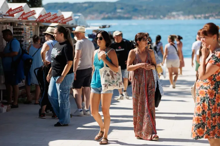 Plavu&scaron;a za kojom su se svi okretali: Djevojka vitke linije nije mogla proći nezamijećeno