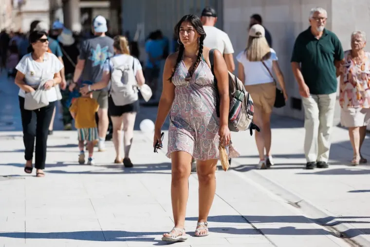 Plavu&scaron;a za kojom su se svi okretali: Djevojka vitke linije nije mogla proći nezamijećeno