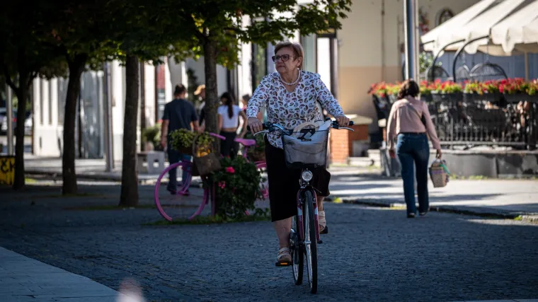 Nema tko se nije zagledao u gospođu s ko&scaron;uljom leopard uzorka: Čakovec ovih dana vrvi bojama
