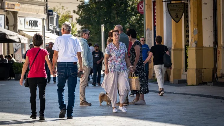 Nema tko se nije zagledao u gospođu s ko&scaron;uljom leopard uzorka: Čakovec ovih dana vrvi bojama