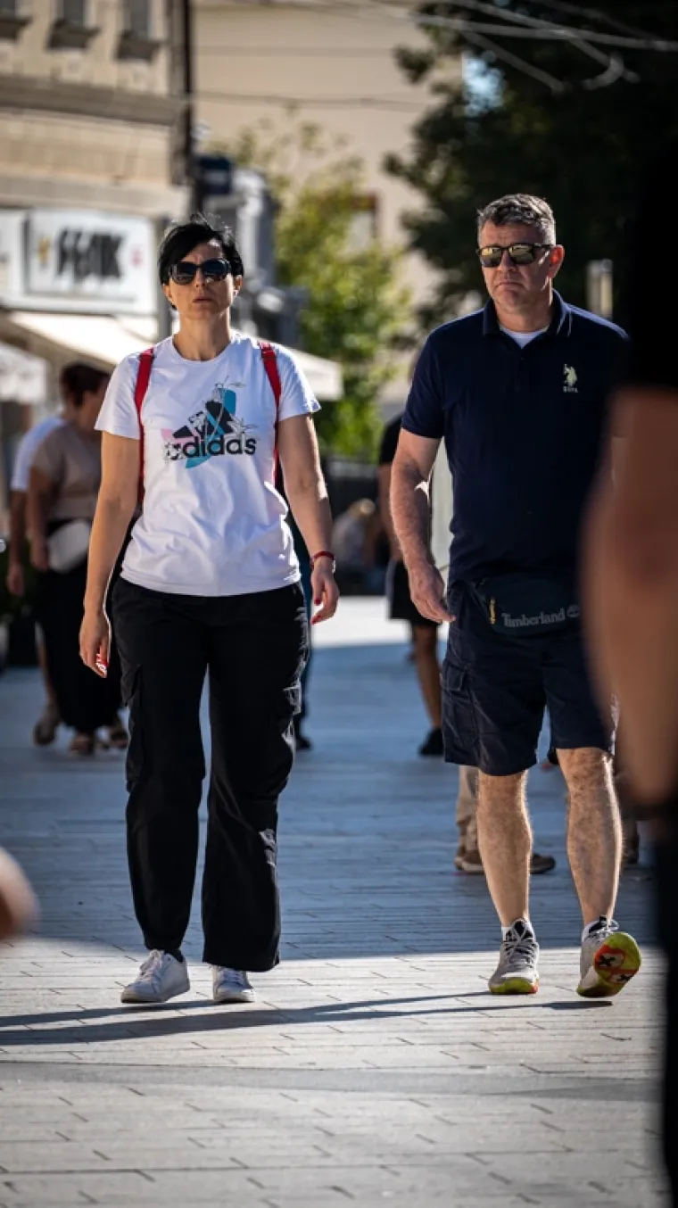 Nema tko se nije zagledao u gospođu s ko&scaron;uljom leopard uzorka: Čakovec ovih dana vrvi bojama