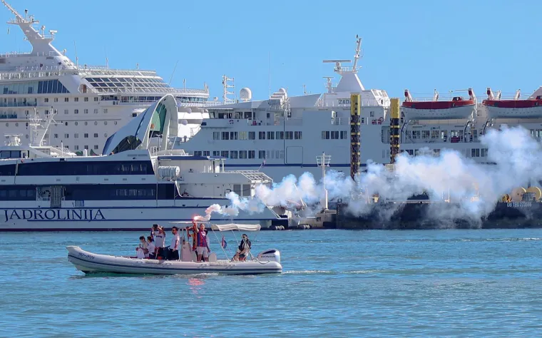 Ljubav prema Hajduku ne poznaje granice: Na derbi se ide i sa štakama