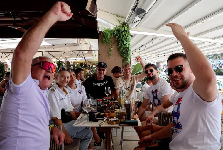 Ljubav prema Hajduku ne poznaje granice: Na derbi se ide i sa &scaron;takama
