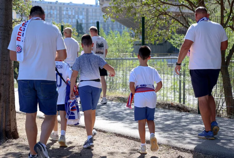 Ljubav prema Hajduku ne poznaje granice: Na derbi se ide i sa &scaron;takama
