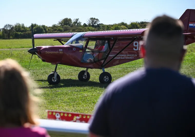 Akrobacije, Rafalei i ovacije: Pogledajte zračni spektakl u Lučkom koji je oduševio posjetitelje