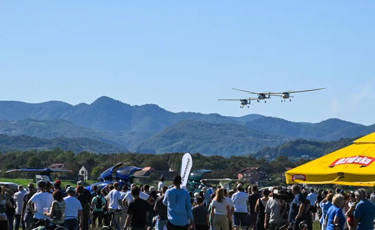 Akrobacije, Rafalei i ovacije: Pogledajte zračni spektakl u Lučkom koji je odu&scaron;evio posjetitelje