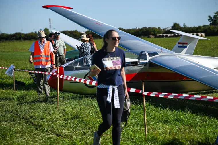 Akrobacije, Rafalei i ovacije: Pogledajte zračni spektakl u Lučkom koji je odu&scaron;evio posjetitelje