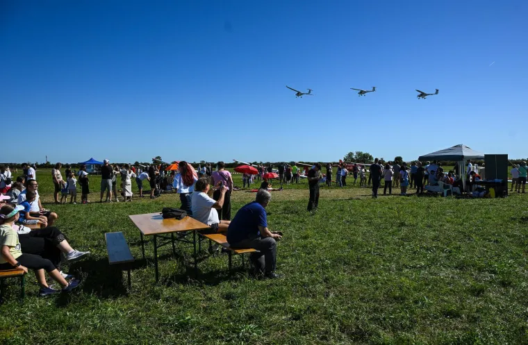 Akrobacije, Rafalei i ovacije: Pogledajte zračni spektakl u Lučkom koji je odu&scaron;evio posjetitelje