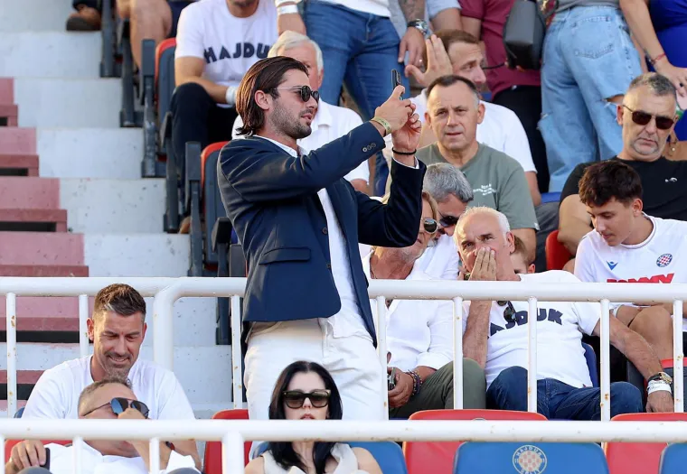 Vatrene navijačice podržale su svoj klub tijekom velikog derbija: Na tribinama se na&scaron;ao i &Scaron;ime Elez