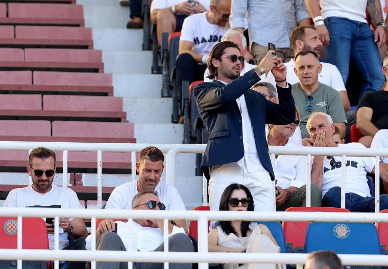 Vatrene navijačice podržale su svoj klub tijekom velikog derbija: Na tribinama se na&scaron;ao i &Scaron;ime Elez