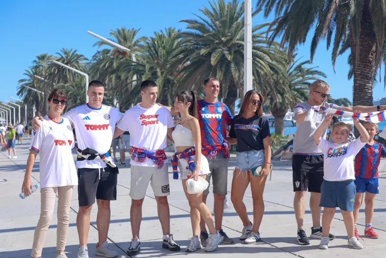 Vatrene navijačice podržale su svoj klub tijekom velikog derbija: Na tribinama se našao i Šime Elez