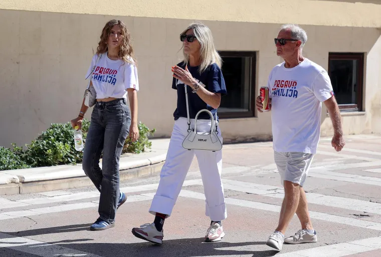 Vatrene navijačice podržale su svoj klub tijekom velikog derbija: Na tribinama se našao i Šime Elez