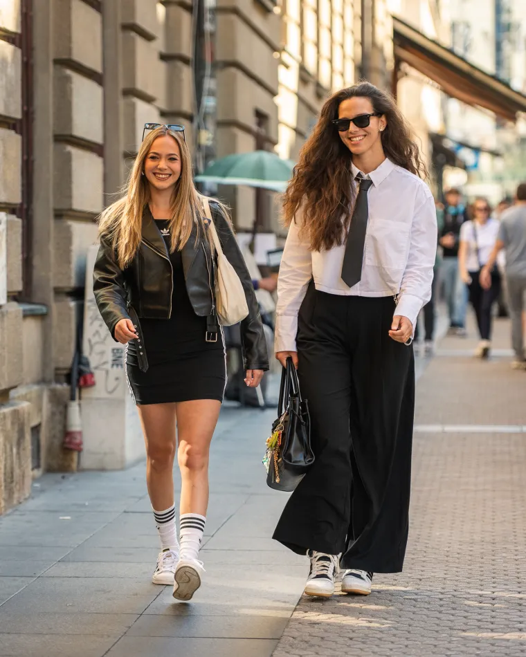 Dekolte koji je osvojio &scaron;picu: Jednostavnim outfitom učinila da svi gledaju samo u nju