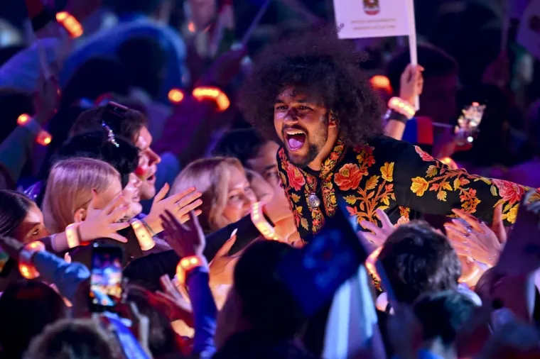 Putin zabranio perverzije na Interviziji, a odu&scaron;evit ćete se kad vidite kako izgleda srpski predstavnik