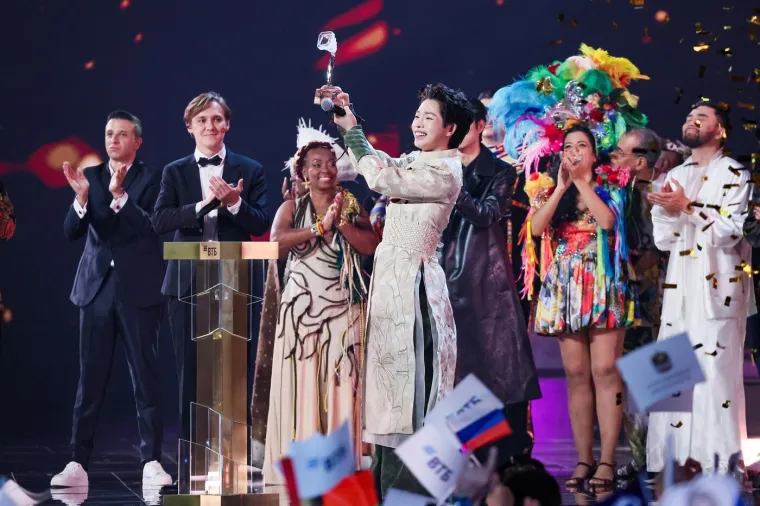 Putin zabranio perverzije na Interviziji, a odu&scaron;evit ćete se kad vidite kako izgleda srpski predstavnik