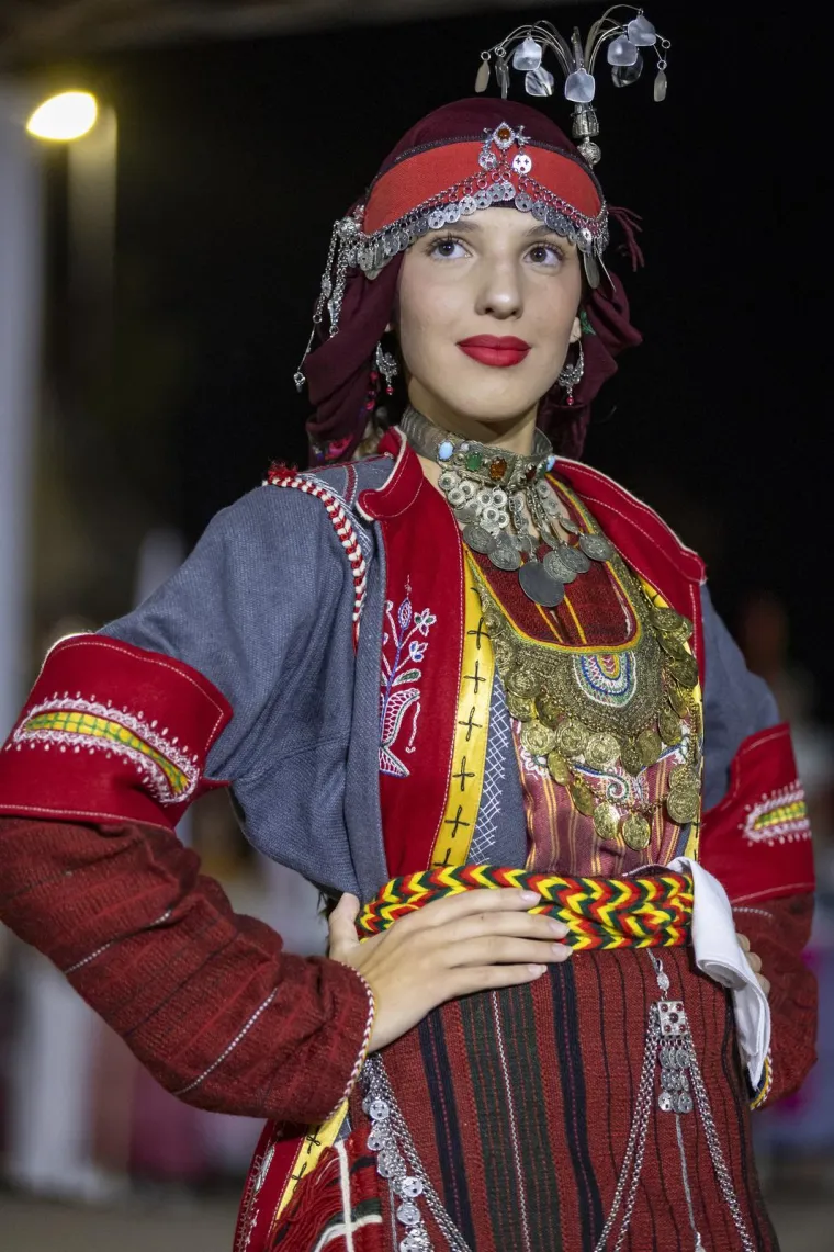 Ljepota, mladost i raskošne nošnje: Bajkoviti prizori s Vinkovačkih jeseni, među krasoticama i Mongolka