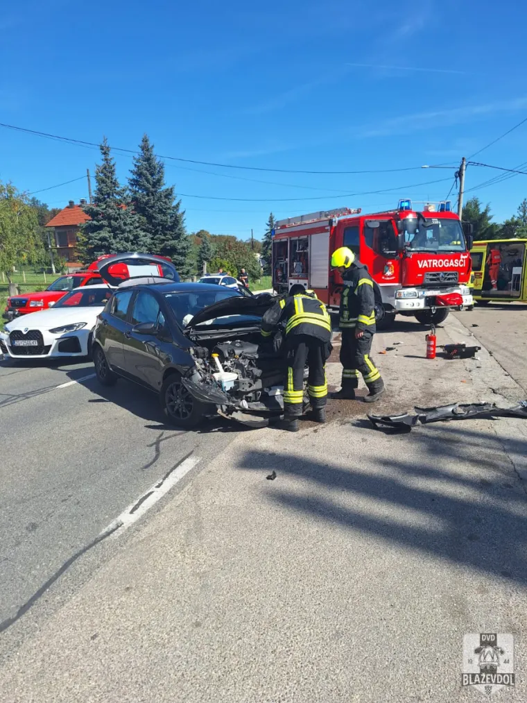 Užasni prizori: Stra&scaron;an sudar automobila i motocikla, intervenirali i vatrogasci