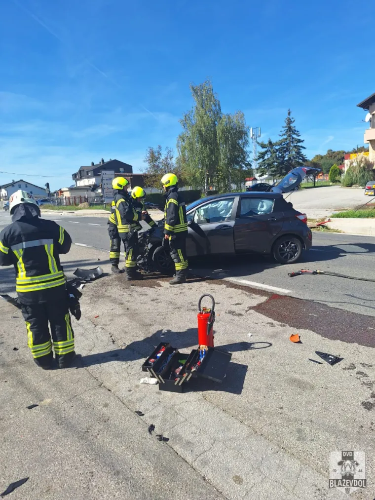 Užasni prizori: Stra&scaron;an sudar automobila i motocikla, intervenirali i vatrogasci