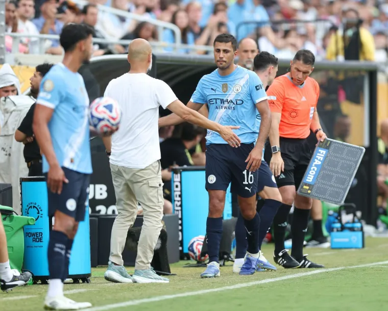 Jo&scaron; će se dugo pričati o onome &scaron;to je Guardiola napravio: Pljuvanje, poljubac sucu, udaranje po glavi...