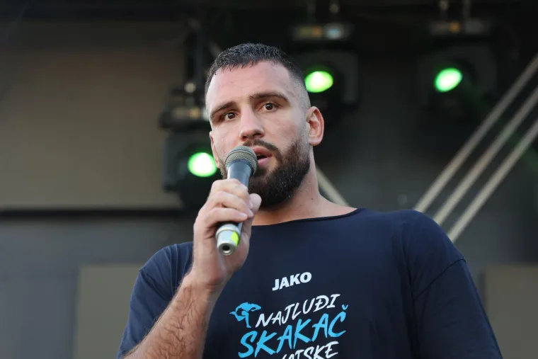 Antonio Plazibat napravio vratolomiju na skakaonici: Pogledajte skok koji je ostavio sve bez daha