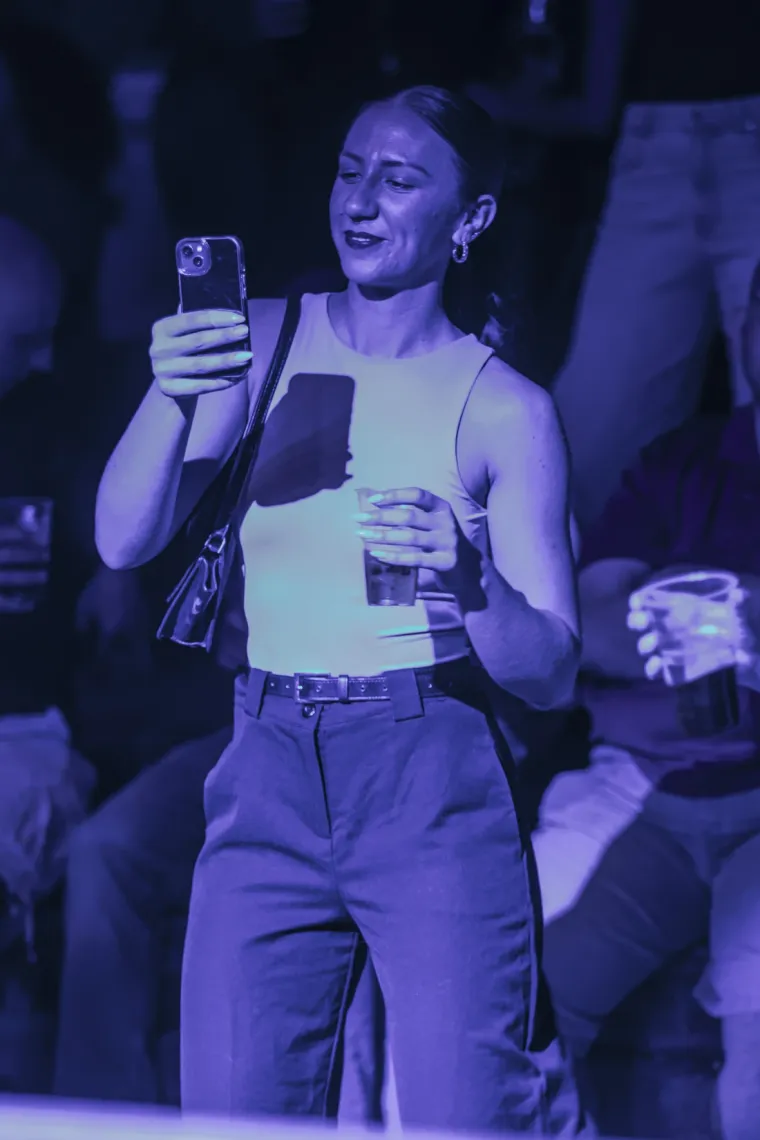 Kakve krasotice! Zbog njih mnogi su i zaboravili koncert: Dvije dame ljepotom zasjenile nastup