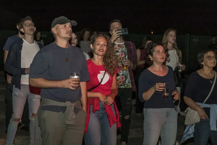 Kakve krasotice! Zbog njih mnogi su i zaboravili koncert: Dvije dame ljepotom zasjenile nastup