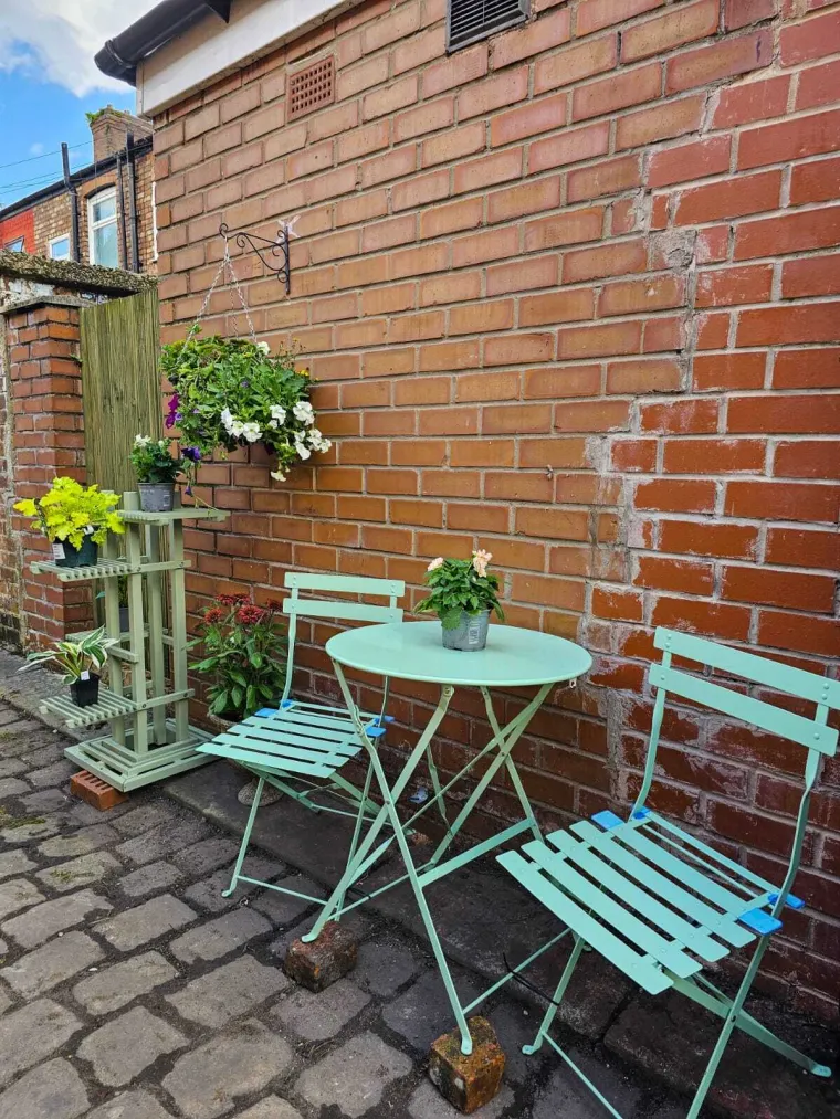 I ova je ulica bila preplavljena smećem do krova, a onda su stanari preuzeli stvar u svoje ruke i stvorili pravu oazu