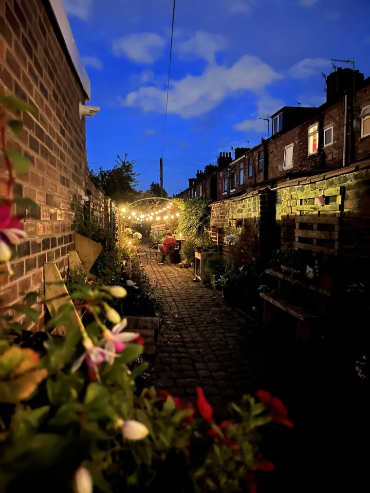 I ova je ulica bila preplavljena smećem do krova, a onda su stanari preuzeli stvar u svoje ruke i stvorili pravu oazu