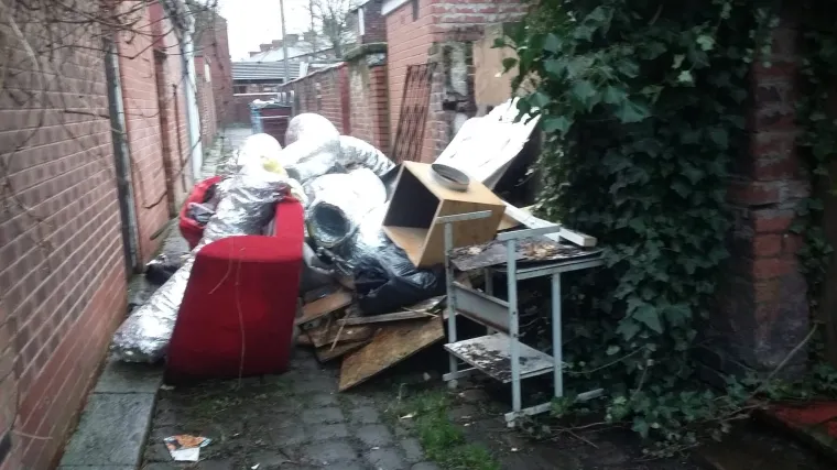 I ova je ulica bila preplavljena smećem do krova, a onda su stanari preuzeli stvar u svoje ruke i stvorili pravu oazu