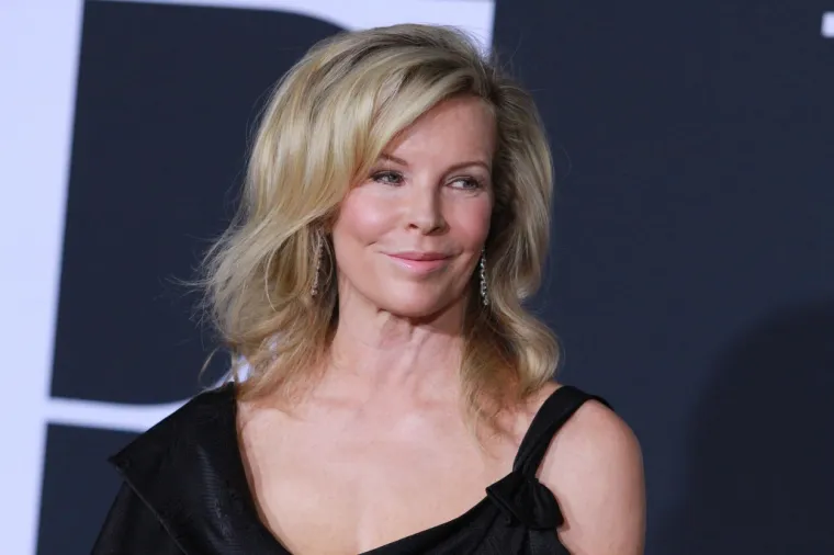 Plastične operacije su je uni&scaron;tile? Mnogi pričaju o 'neprepoznatljivom' licu Kim Basinger