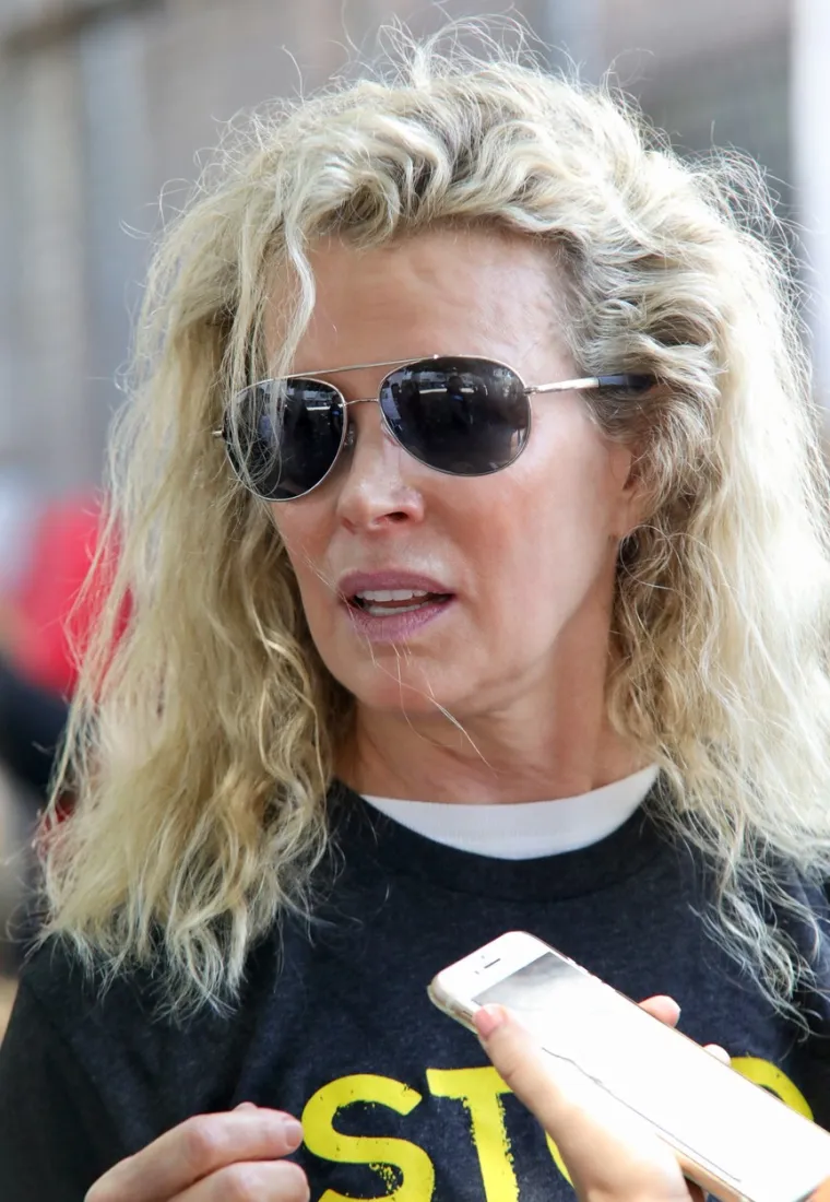 Plastične operacije su je uni&scaron;tile? Mnogi pričaju o 'neprepoznatljivom' licu Kim Basinger