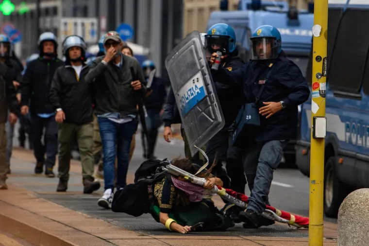 'Dan' za Gazu završio brutalnim sukobom, prosvjednici izvan kontrole: Ozlijeđeno 60 policajaca