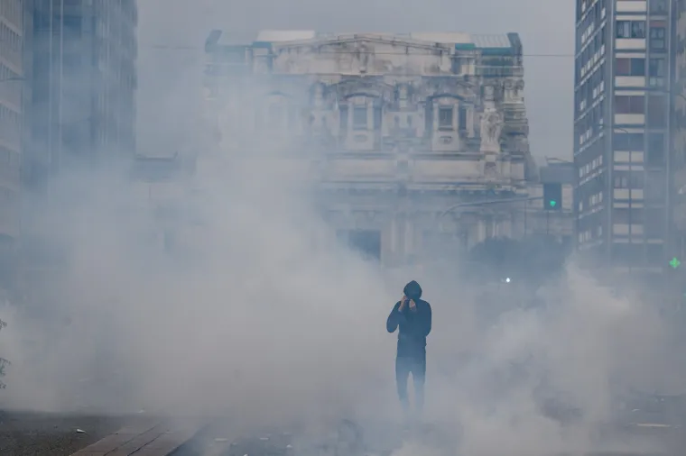 'Dan' za Gazu završio brutalnim sukobom, prosvjednici izvan kontrole: Ozlijeđeno 60 policajaca