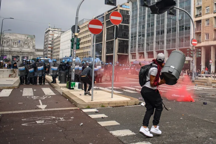 'Dan' za Gazu zavr&scaron;io brutalnim sukobom, prosvjednici izvan kontrole: Ozlijeđeno 60 policajaca