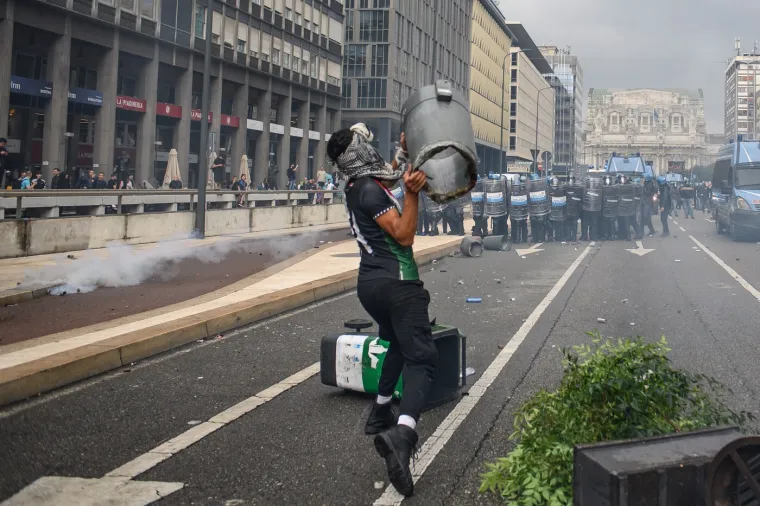 'Dan' za Gazu zavr&scaron;io brutalnim sukobom, prosvjednici izvan kontrole: Ozlijeđeno 60 policajaca