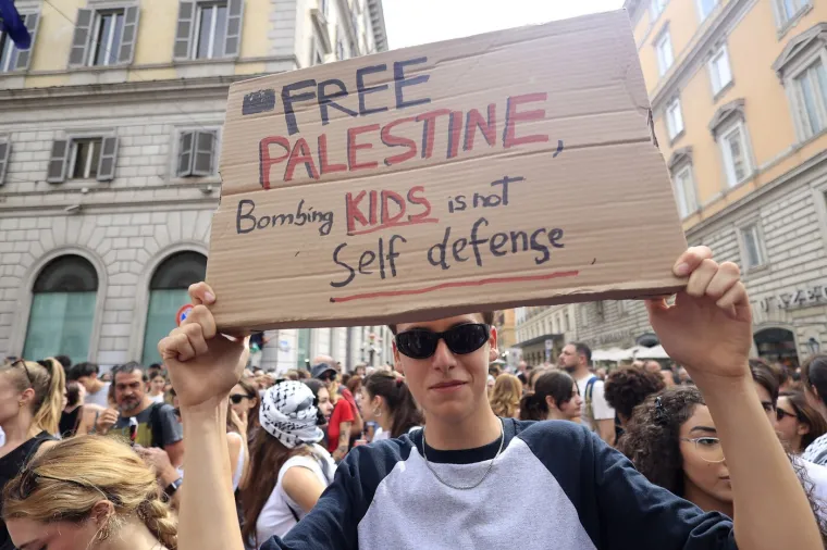 'Dan' za Gazu zavr&scaron;io brutalnim sukobom, prosvjednici izvan kontrole: Ozlijeđeno 60 policajaca